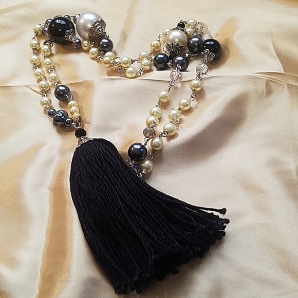 Large Pearl Necklace - Picture 1 of 4